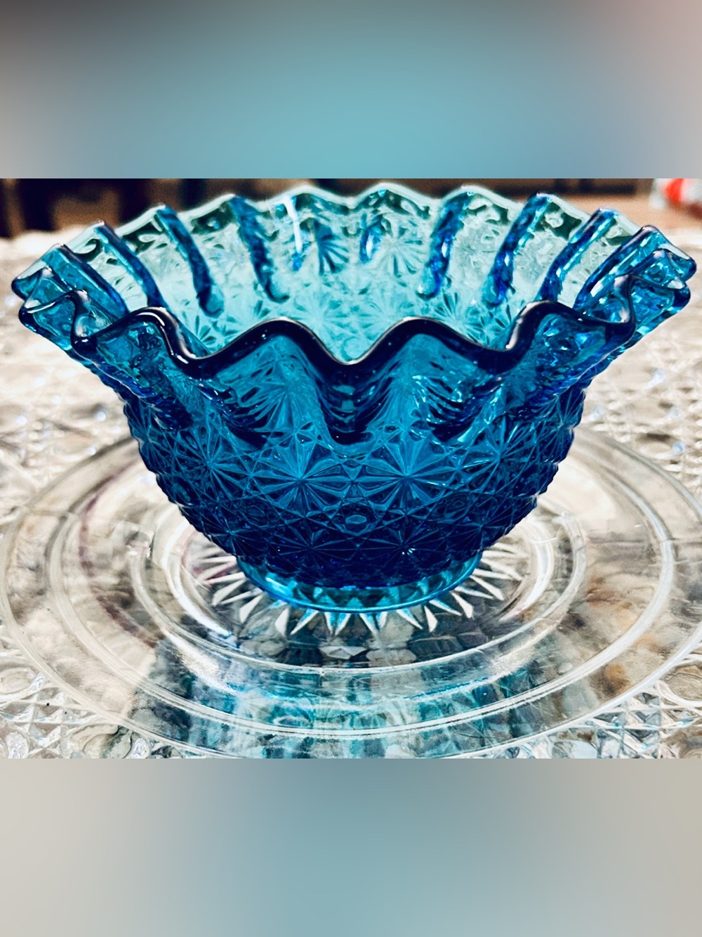 L.E. Smith Blue Ruffled Glass Bowl - Excellent Condition